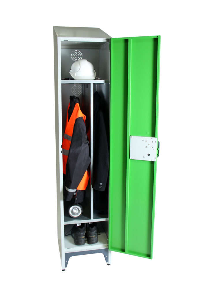 casier 1040 pan incliné vert avec vêtements de travail